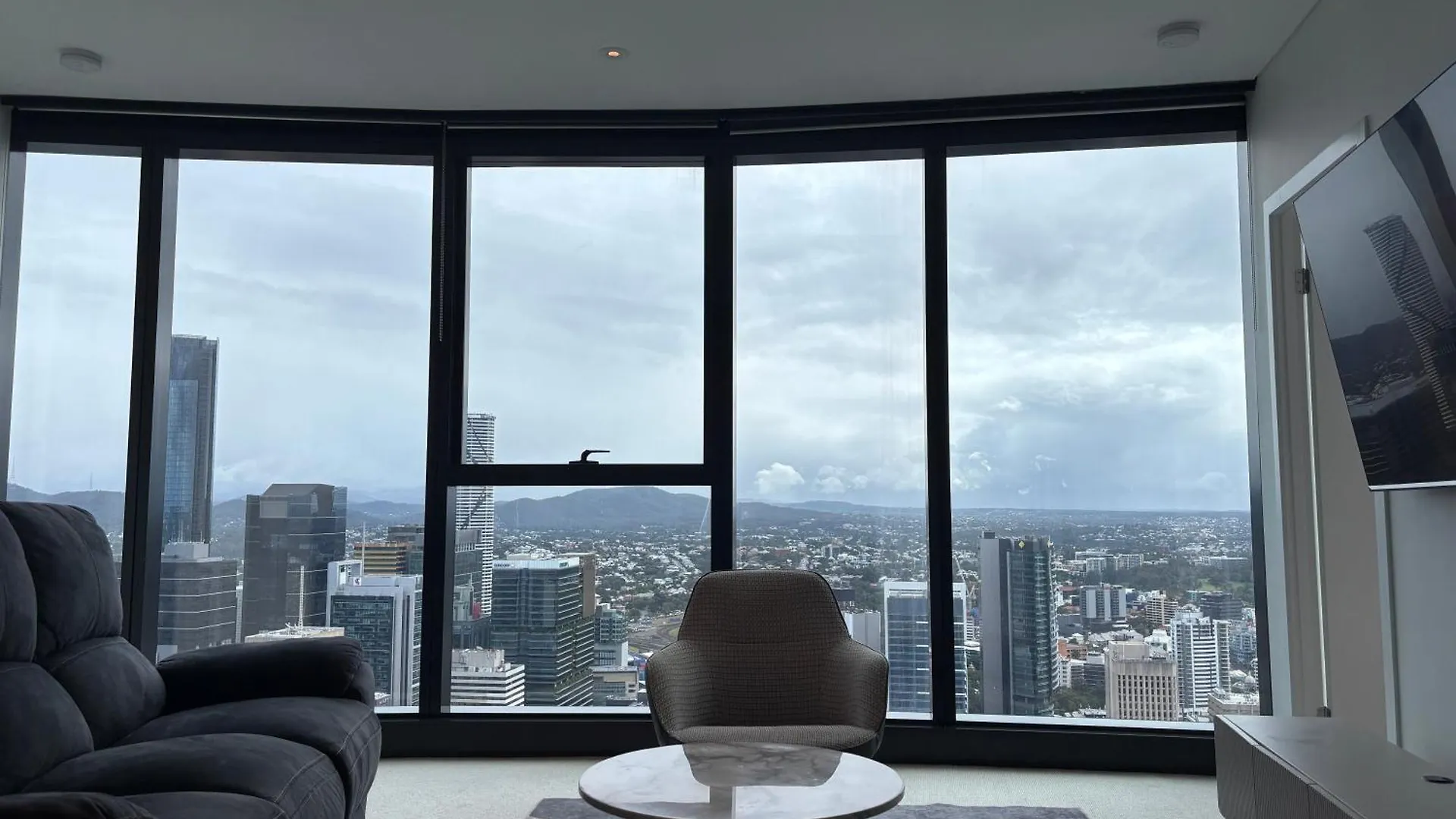 Brisbane Skytower -Sky High- 3 Bedroom Luxury Apartment With 2 Bathrooms