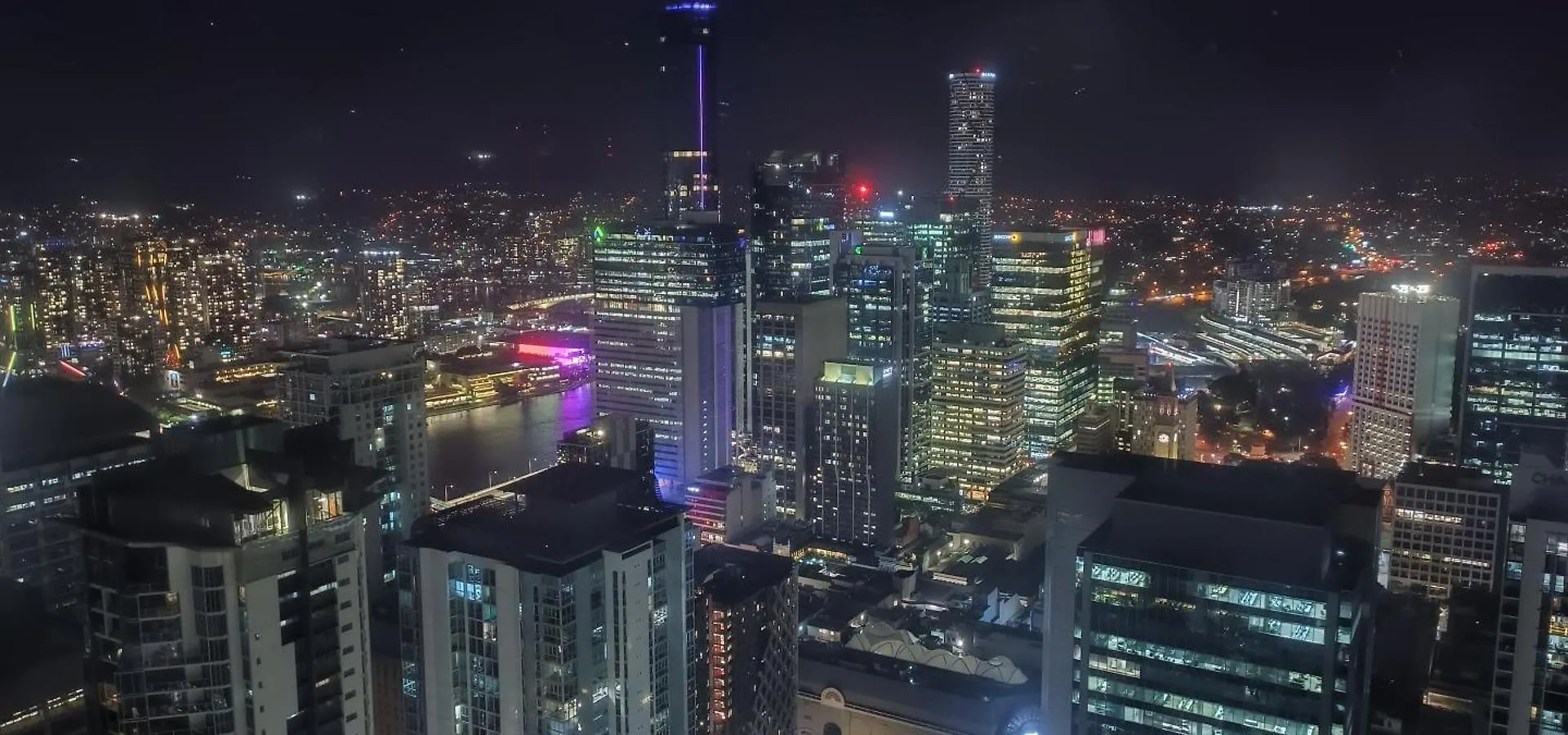 Brisbane Skytower -Sky High- 3 Bedroom Luxury Apartment With 2 Bathrooms