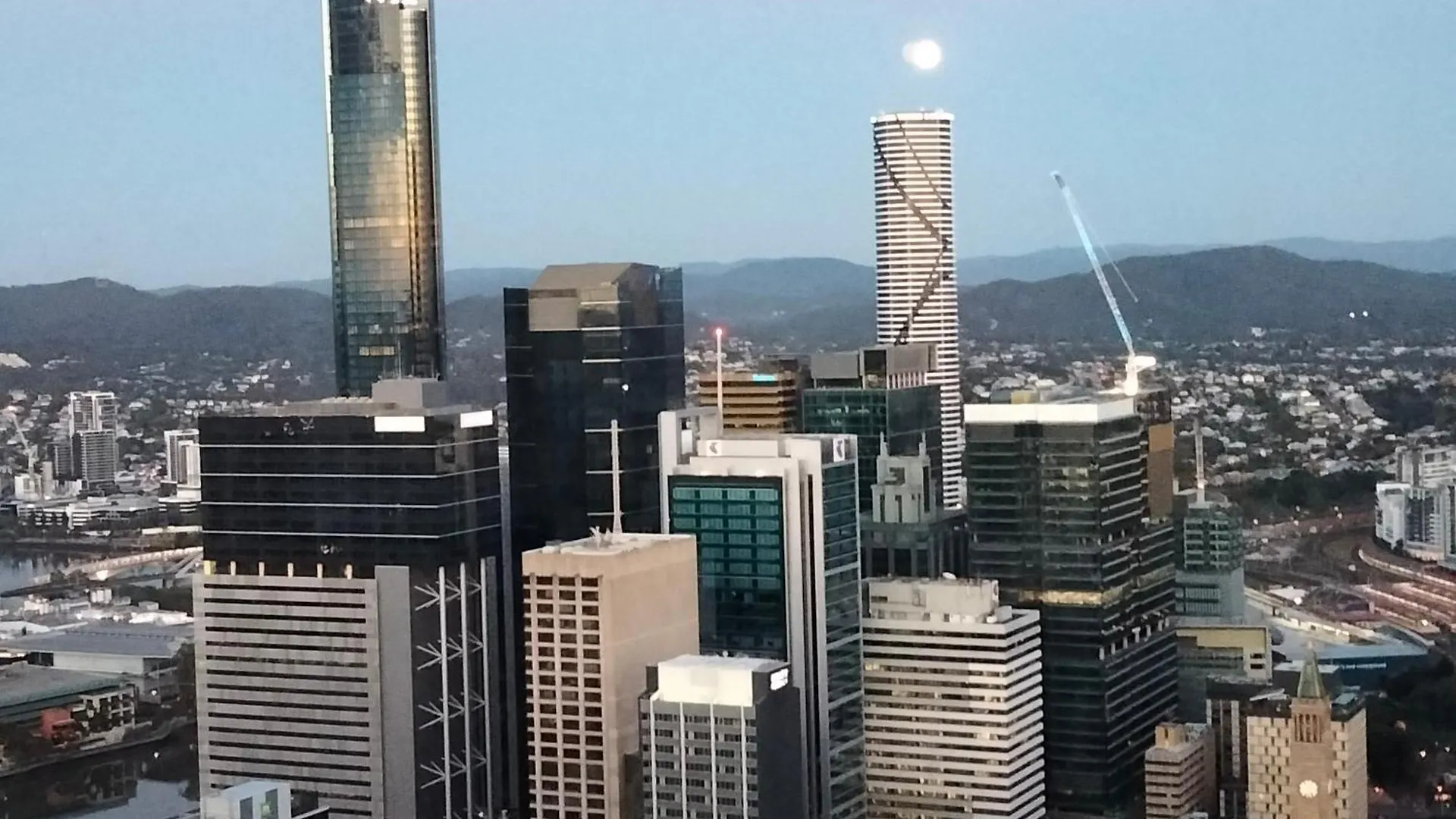 Brisbane Skytower -Sky High- 3 Bedroom Luxury Apartment With 2 Bathrooms