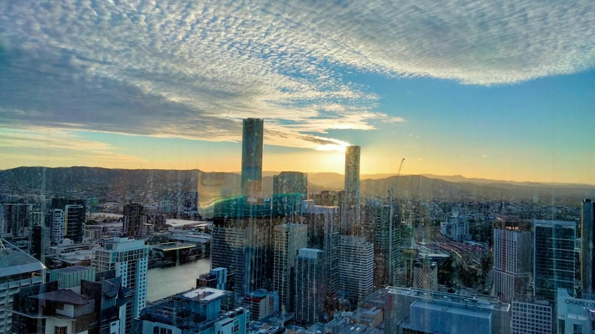Brisbane Skytower -Sky High- 3 Bedroom Luxury Apartment With 2 Bathrooms