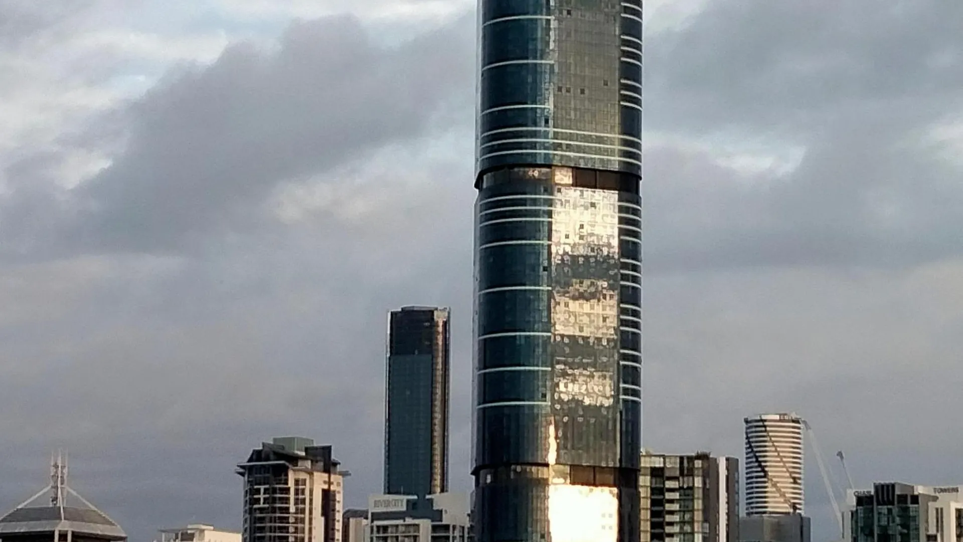 Brisbane Skytower -Sky High- 3 Bedroom Luxury Apartment With 2 Bathrooms