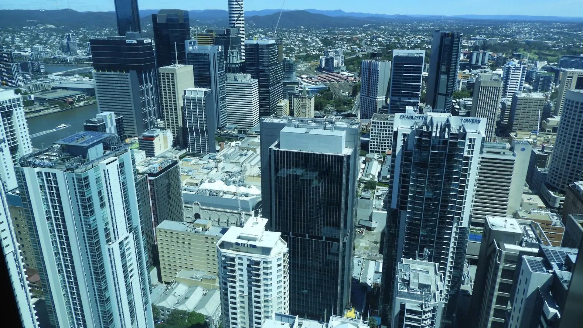 Brisbane Skytower -Sky High- 3 Bedroom Luxury Apartment With 2 Bathrooms