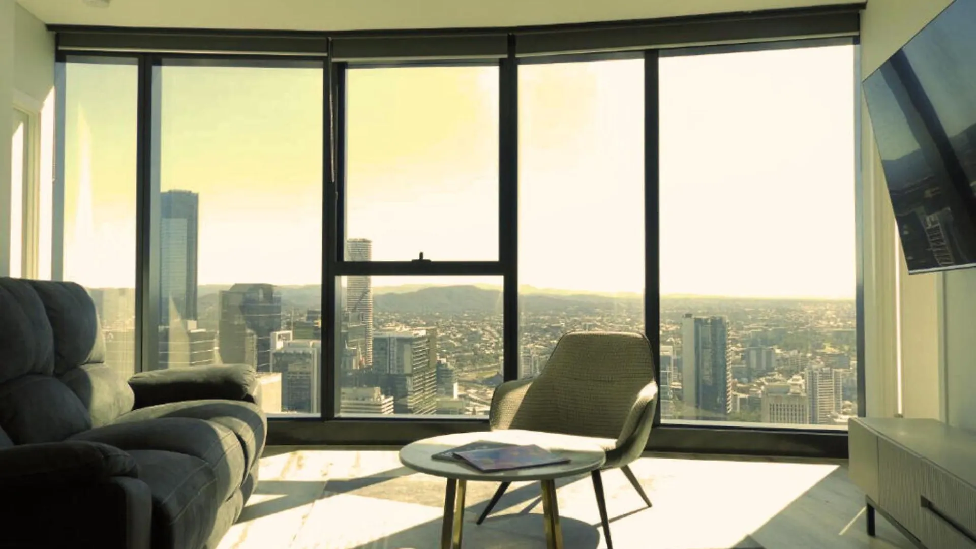 Brisbane Skytower -Sky High- 3 Bedroom Luxury Apartment With 2 Bathrooms