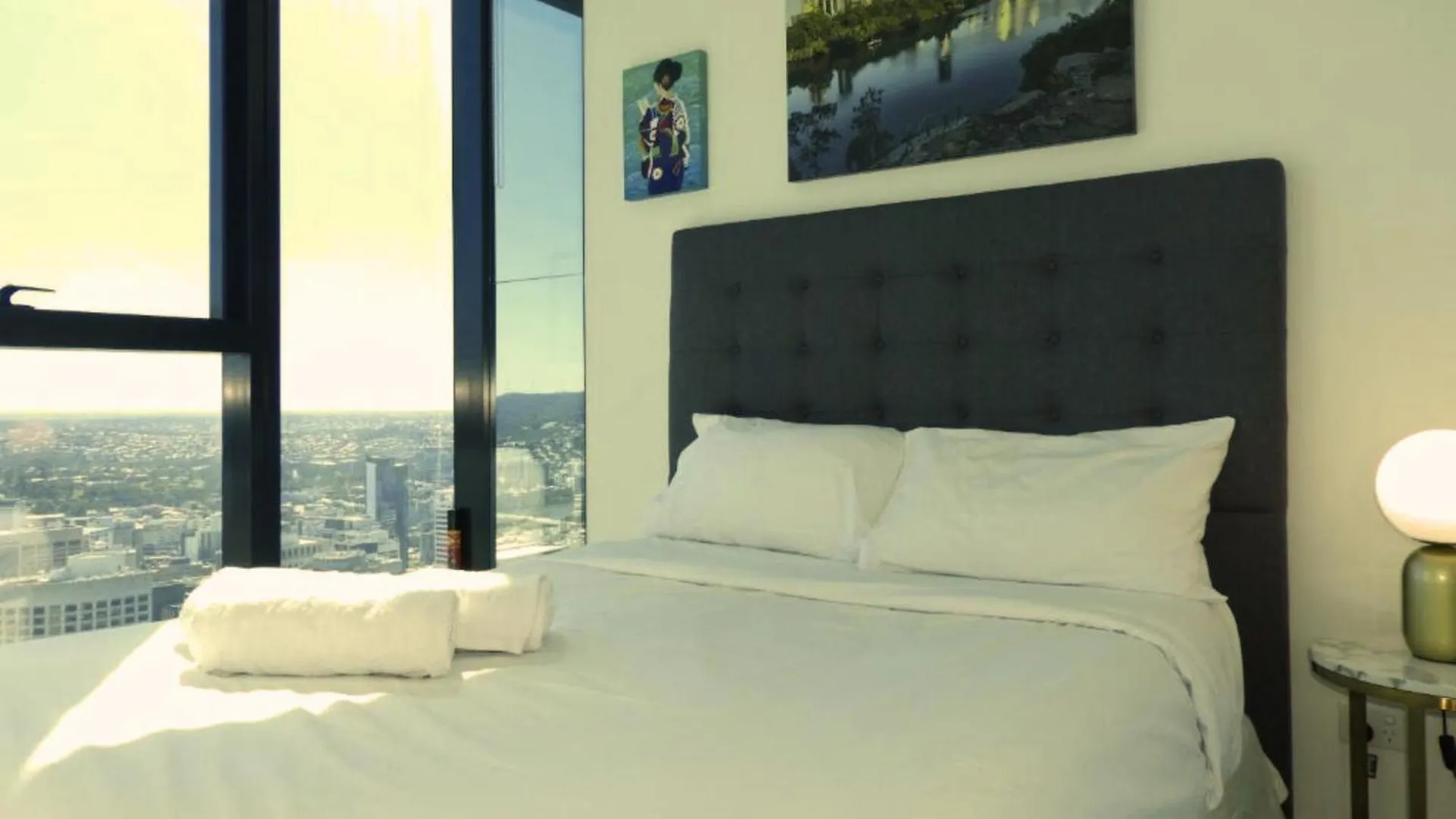 Brisbane Skytower -Sky High- 3 Bedroom Luxury Apartment With 2 Bathrooms